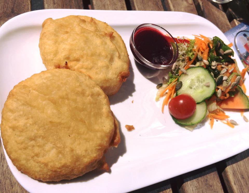 Camembert in Bierteig gebacken