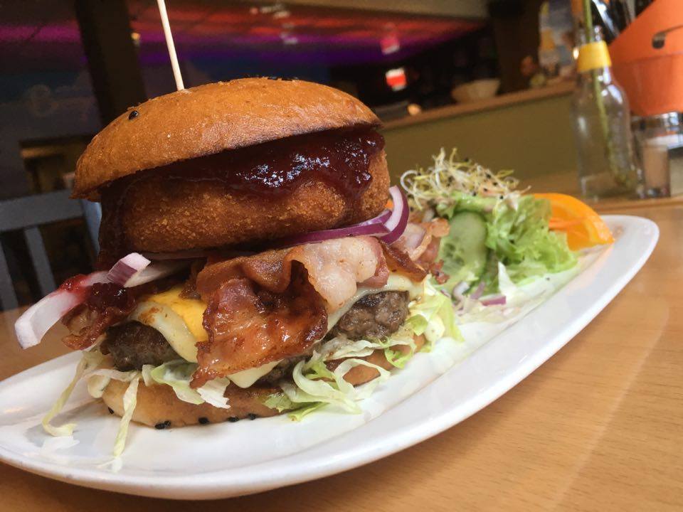 Unser neuer Aktions-Hamburger: Der Mac ’n‘ Cheese Burger.