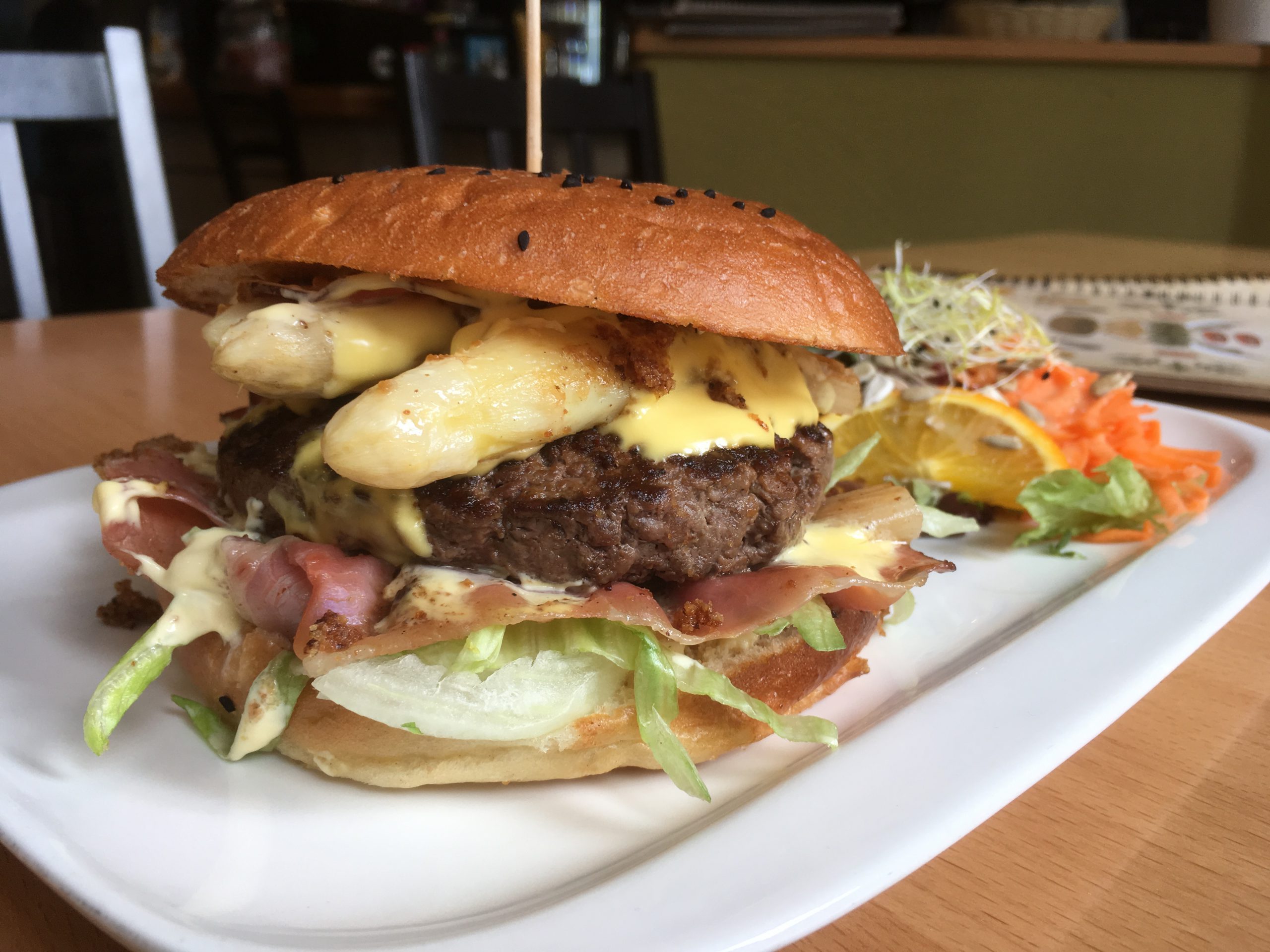 *Ausverkauft* Der Spargeltarzan Hamburger ist jetzt im Angebot